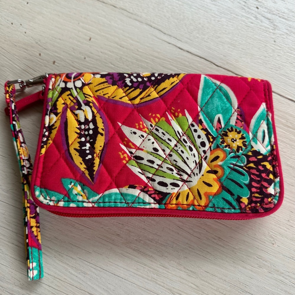 Vera Bradley Grab and Go Wristlet RFID Quilted Floral Rumba Print Wrist Strap
